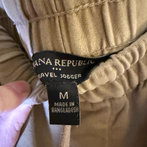 Banana Republic Men's Beige Travel Joggers - Picture 3 of 7